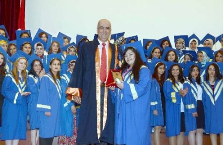 Genç ebe ve hemşireler yemin etti