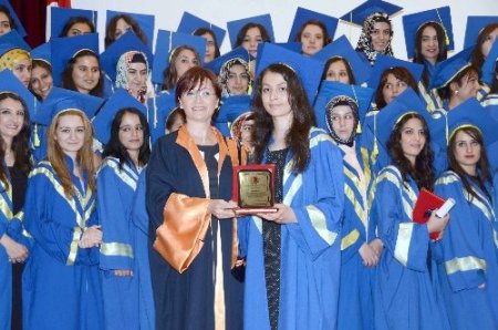 Genç ebe ve hemşireler yemin etti