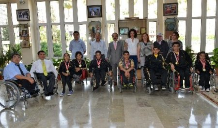 Genç engellilerden Vali Coş'a ziyaret