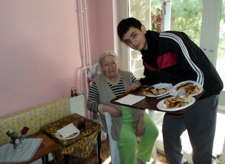 Genç Fatihler huzurevini ziyaret etti