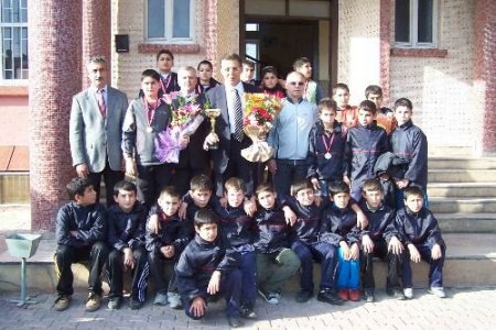 Genç Güreşçilerden Kaymakam Ümit'e Ziyaret