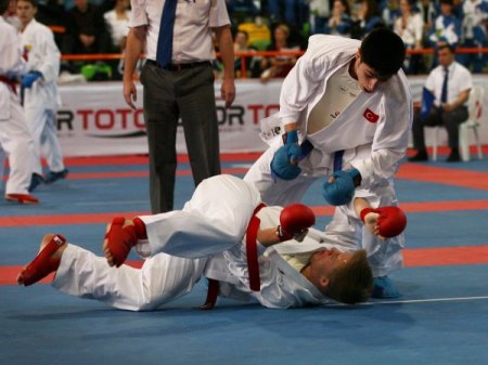 Genç karateciler Avrupa’nın zirvesinde