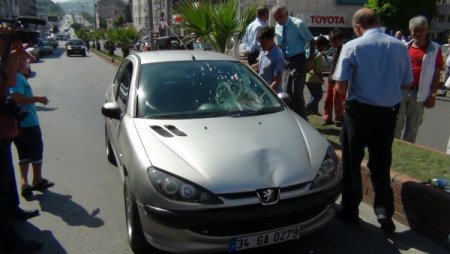 Genç kıza çarpan otomobil sürücüsü göz yaşlarına hakim olamadı