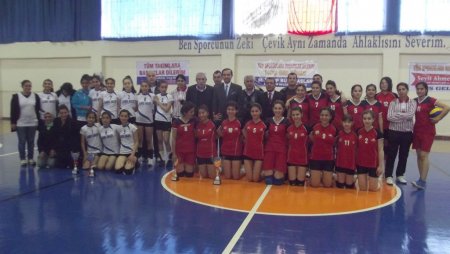 Genç Kızlar Voleybol Şampiyonu Besni Belediye
