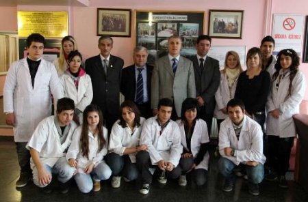 Genç Kuaförler Huzurevi Sakinlerini İhmal Etmiyor