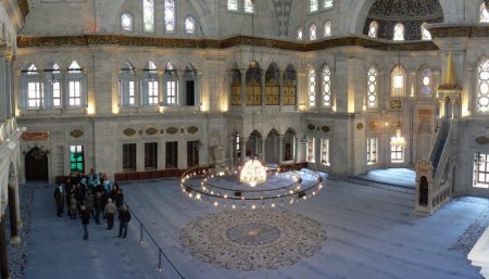 Genç mimarlar Nuruosmaniye Camii'ni inceledi