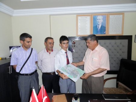 Genç Resam Yarışmada Elde Ettiği 350 Bin Lirayı Engelilere Bağışladı