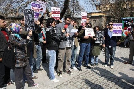 Genç Siviller'den Başbakan'a Fotoğraflı Tepki
