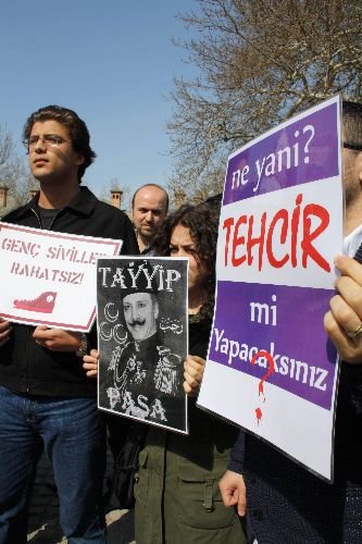 Genç Siviller'den Başbakan'a Fotoğraflı Tepki
