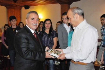 Genç yazar ve şairler, tekkede buluştu