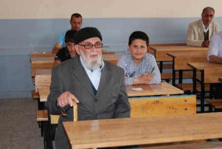 Genci yaşlısı Ufka Yolculuk Yarışması'na koştu