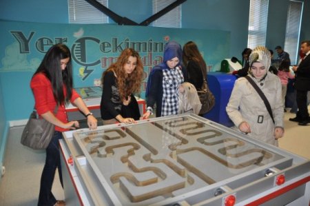 Gençler, Bilim ve Teknoloji Merkezi'ne hayran kaldı