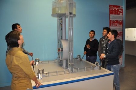 Gençler, Bilim ve Teknoloji Merkezi'ne hayran kaldı