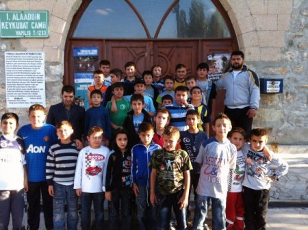 Gençler, boş zamanlarını spor ve kültürel etkinliklerle değerlendiriyor