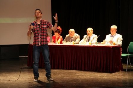 Gençler Sakarya Şiiri'ni en iyi okumak için yarıştı