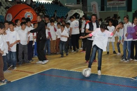 Gençler spor salonunu doldurdu