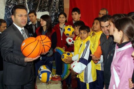 Gençler Uyuşturucu Ve Şiddetten Sporda Açılım Projesi İle Uzak Tutulacak