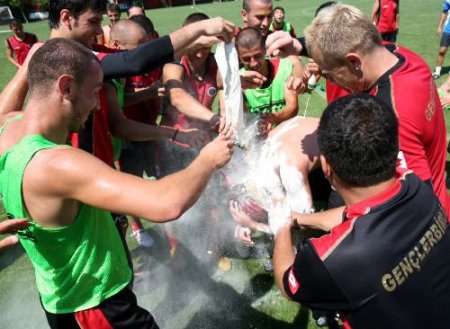 Gençlerbirliği'nde Orhan'ın Doğum Günü Brezilya Usulüyle Kutlandı