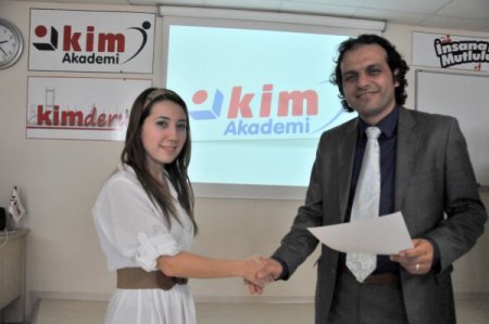 Gençlere Hem Burs, Hem İş Garantili Kurs Veriyor