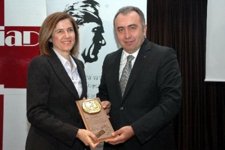 'gençleri Ekonomik Hayata Dahil Etmenin Yolu Girişimcilikten Geçer'