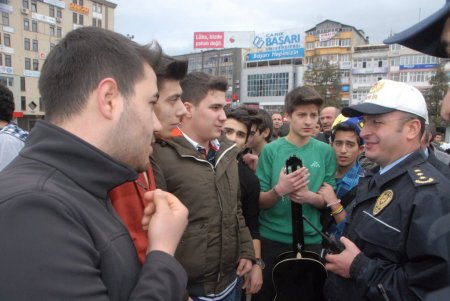 Gençlerin 'Harlem Shake' dansına polis ilgisi