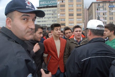 Gençlerin 'Harlem Shake' dansına polis ilgisi