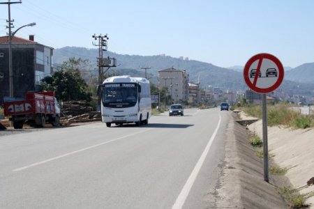 Gençlerin ralli alanı haline gelen yoldaki kazalar, tepki çekiyor