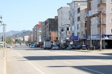 Gençlerin ralli alanı haline gelen yoldaki kazalar, tepki çekiyor