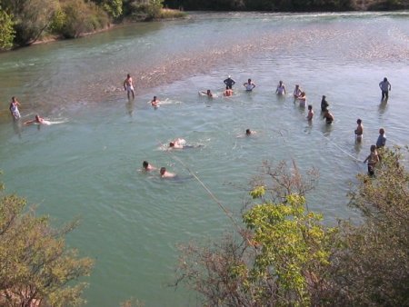 Gençlerin serinleme oyunu ölümlü bitti