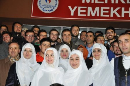 Gençlerin 'Suat Ağabeyi' Bakan Kılıç, üniversitede