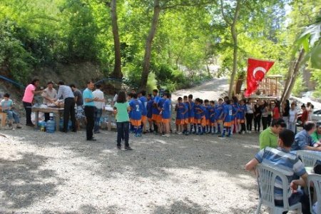 Gençlik derneğinden kavurma şenliği