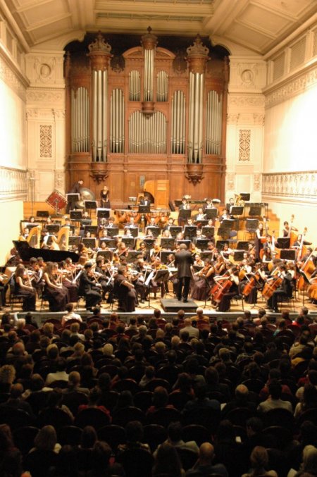 Gençlik Filarmoni Orkestrası’ndan Brüksel’de müthiş performans