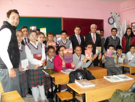 Gençlik Hizmetleri ve Spor İl Müdürlüğü'nden öğrencilere kitap