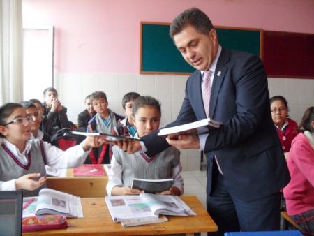 Gençlik Hizmetleri ve Spor İl Müdürlüğü'nden öğrencilere kitap