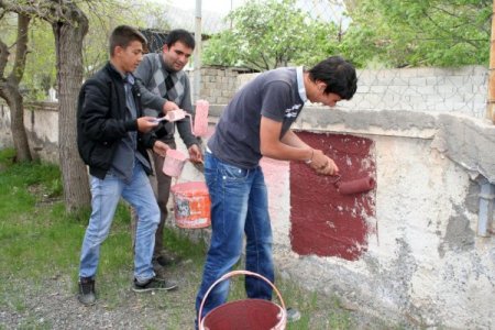 Gençlik Merkezi Üyesi Gençler, Köy Okulunda Tadilat Yaptı