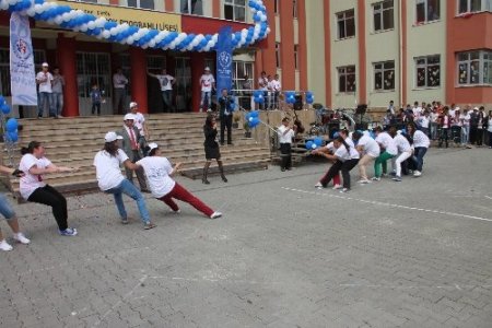 Gençlik şöleninde belde halkı ve öğrenciler doyasıya eğlendi