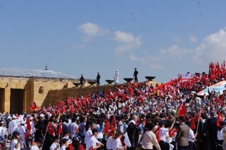 Gençlik ve Spor Bakanı Kılıç, gençler için dua istedi