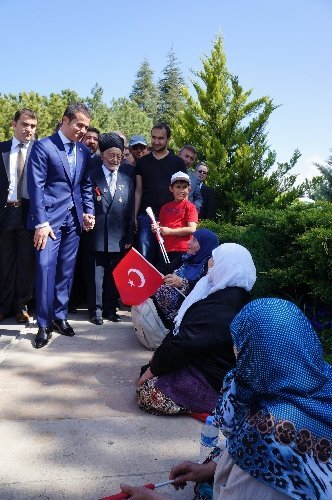 Gençlik ve Spor Bakanı Kılıç, gençler için dua istedi