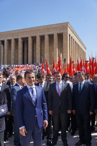 Gençlik ve Spor Bakanı Kılıç, gençler için dua istedi