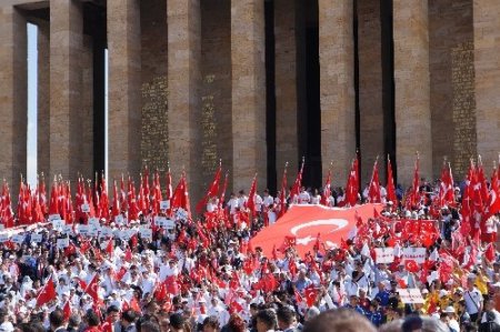 Gençlik ve Spor Bakanı Kılıç, gençler için dua istedi