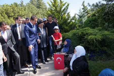 Gençlik ve Spor Bakanı Kılıç, gençler için dua istedi