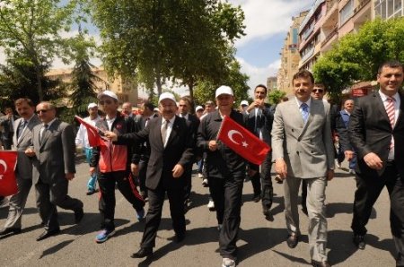 Gençlik yürüyüşü yapıldı