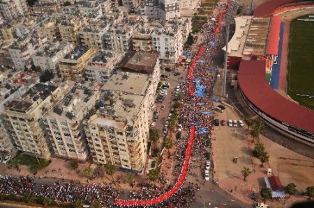 Gençlik yürüyüşünde Vali ve Milletvekili bisiklete bindi