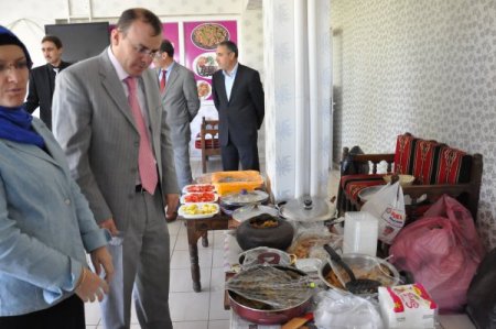 Genç'te ihtiyaç sahibi öğrenciler yararına kermes düzenlendi