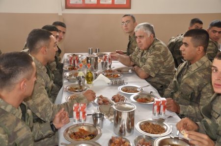 Genelkurmay Başkanı Özel, sınır birliklerinde inceleme ve denetlemede bulundu