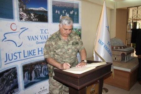 Genelkurmay Başkanı Özel Ve Komutanlar Van'dan Ayrıldı
