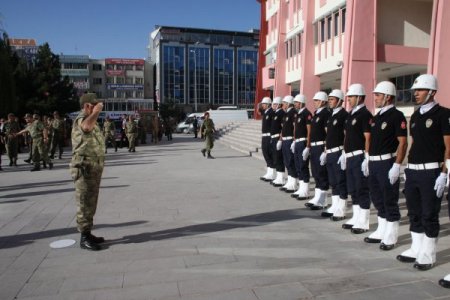 Genelkurmay Başkanı Özel Ve Komutanlar Van'dan Ayrıldı
