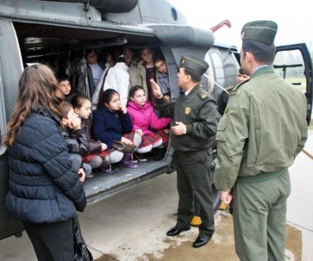 Genelkurmay Başkanı Özel'i ziyaret etmek isteyen öğrenciler kışlada ağırlandı