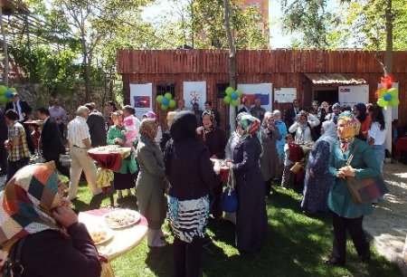 Gercüş Eşitlik Merkezi, çay partisiyle çalışmalarını anlattı