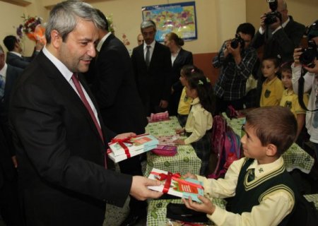 Geri dönüşüm defterleri öğrencilerin yüzünü güldürdü